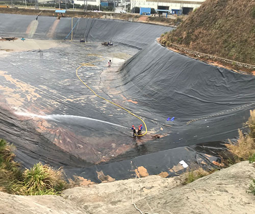 鼎城废水池清理