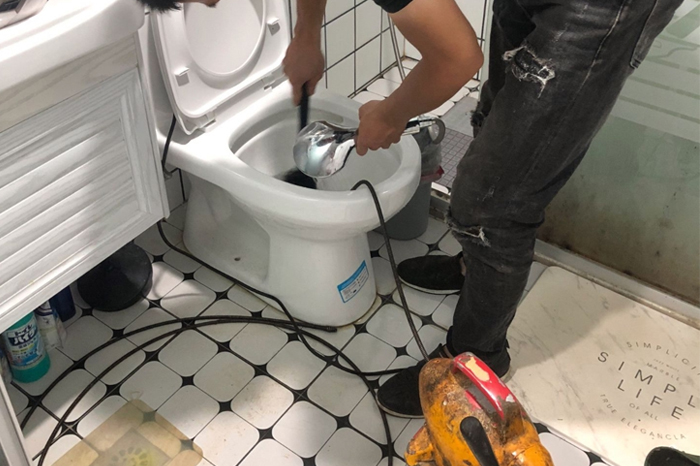 鼎城马桶堵塞自己疏通还是找师傅？专业上门服务让你省时更省心